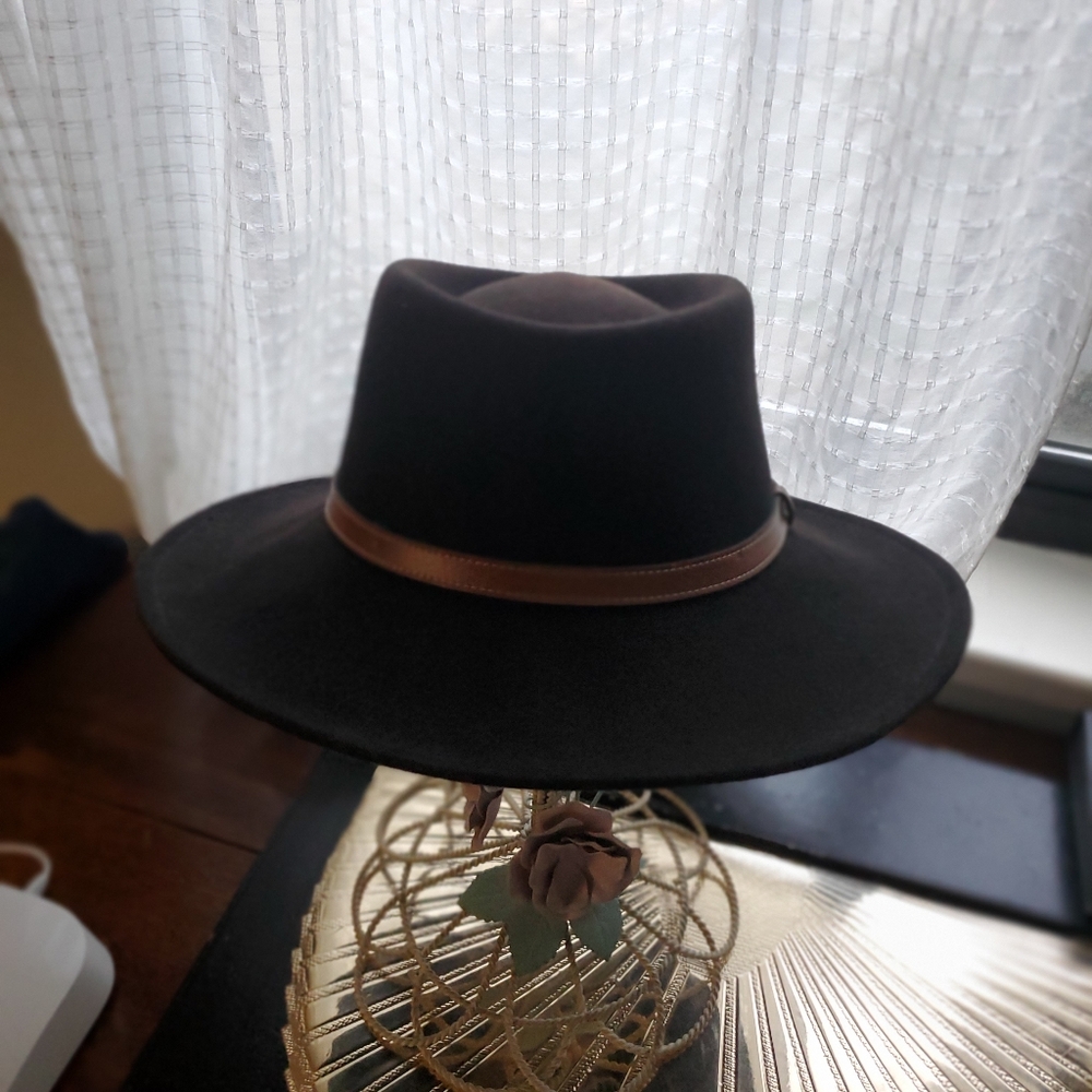 Unisex Classic Black Wool Hat with leather Brown Band - Picture 3 of 14